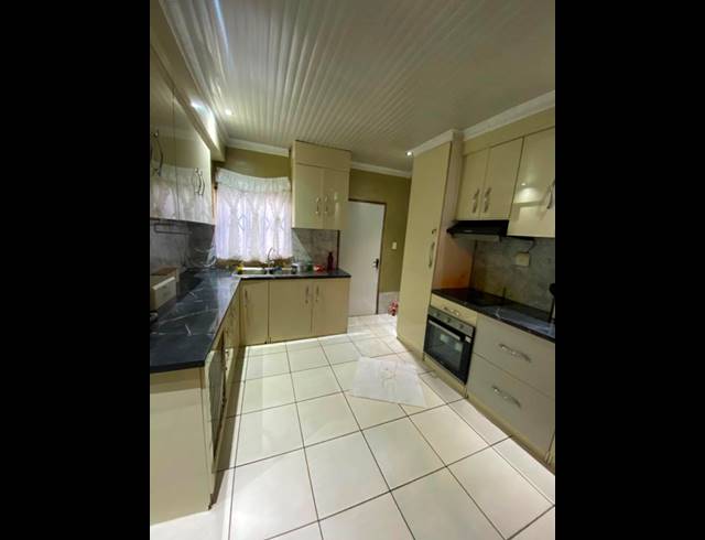 2 BEDROOM HOUSE FOR SALE IN TSAKANE EXT 5